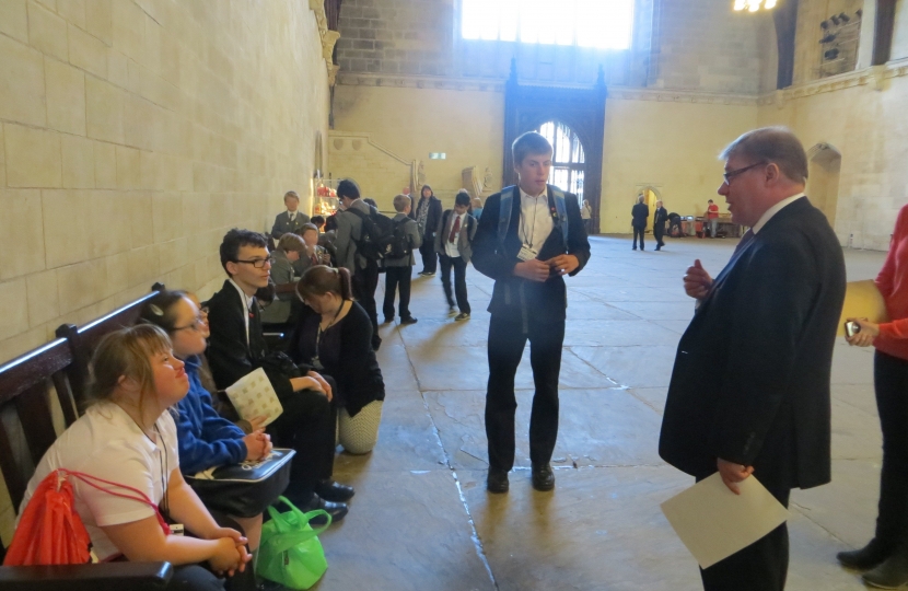 Mark Francois speaking with students from Castledon School following their visit